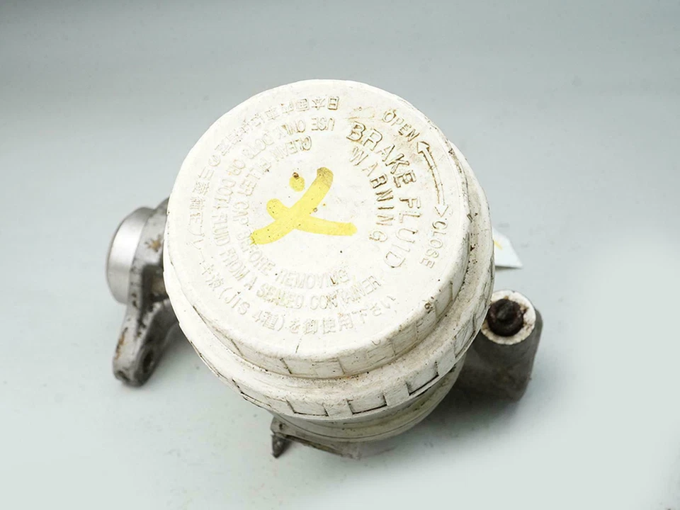 Главный цилиндр тормоза Mitsubishi Galant Eclipse 2000 - 2003 годов выпуска с резервуаром Wo Abs - Изображение 3 из 4