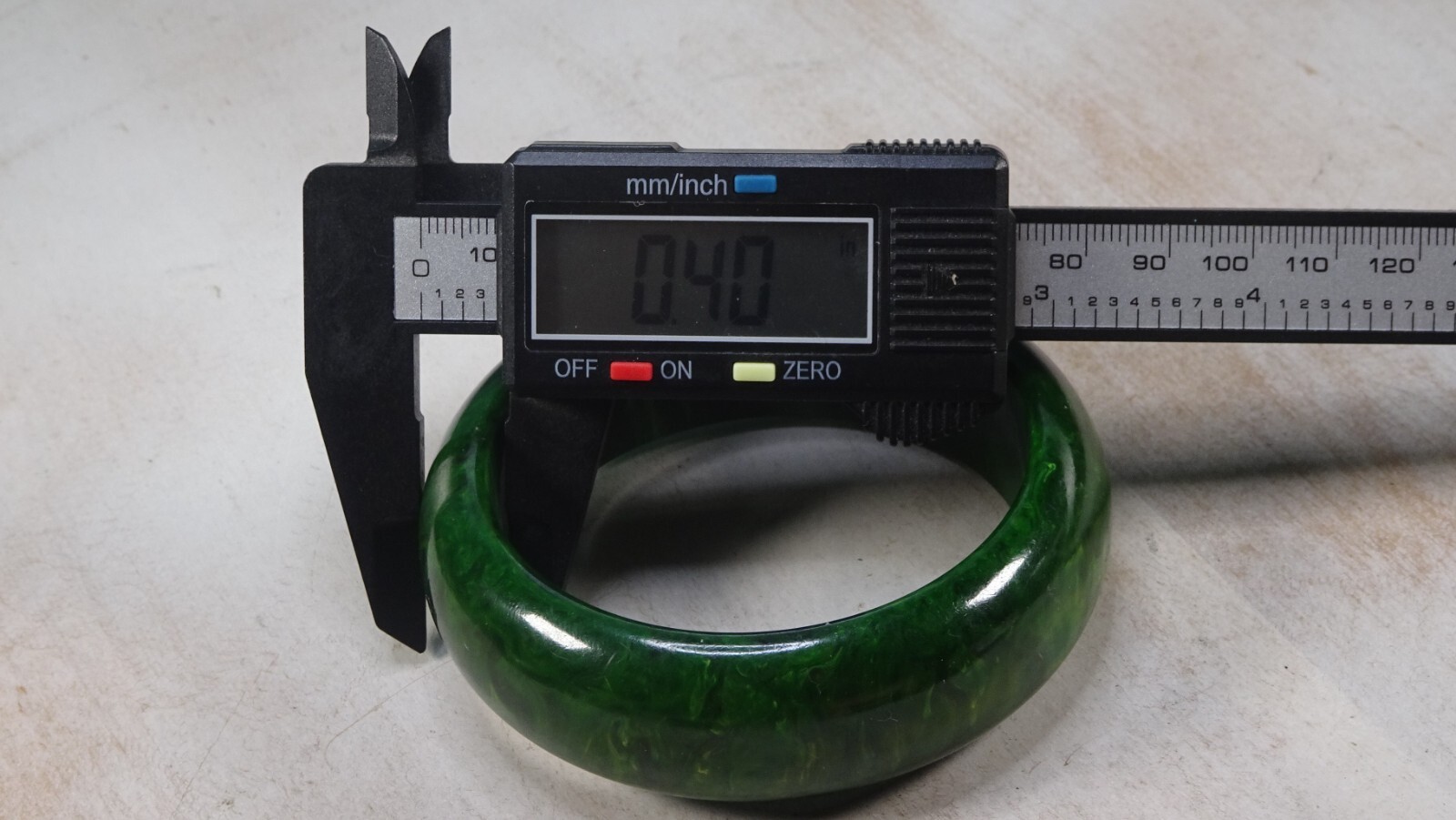 BAKELITE Heavy Spinach Cream Green Marbled 7.75" (57… Gem