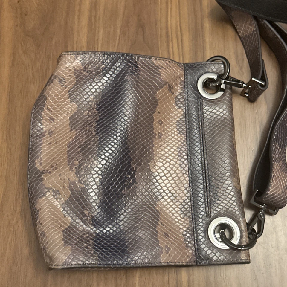 Hammitt Tony Small  Snake Brushed Nickel Crossbody Leather Bag Handbag EUC Foto 3 de 4