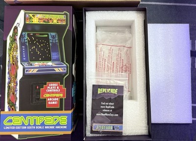 Dragon's Lair X Replicade Arcade Machine 1 6 Scale Wave Toys for