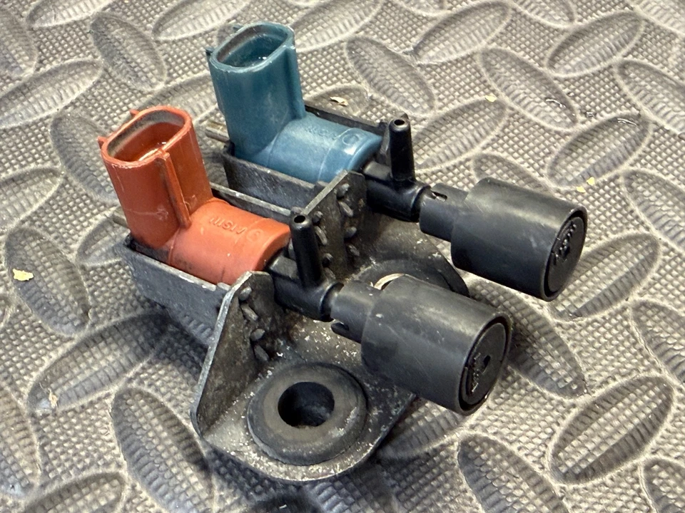 92-98 OEM Suzuki Swift Geo Metro EGR FPR Vacuum Solenoid Purge Valve VSV - Image 4 of 4