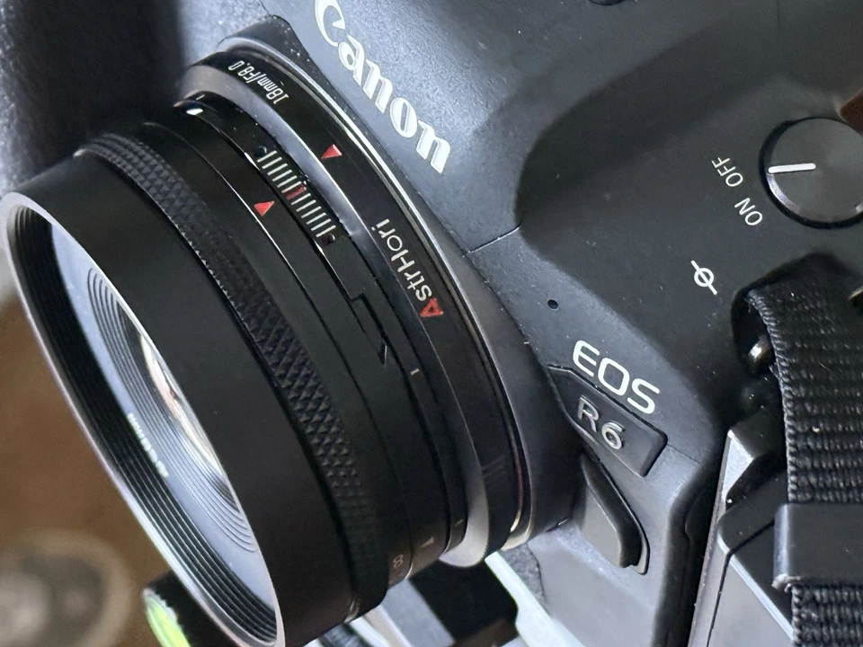 Objetivo de cambio de enfoque manual AstrHori 18 mm f8 fotograma completo o montura APS-C Canon EOS RF Foto 3 de 4