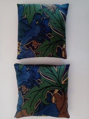 ZWEI WILLIAM MORRIS LIBERTY Varunawolle LAVENDEL QUADRATE gefüllt mit Lavendel