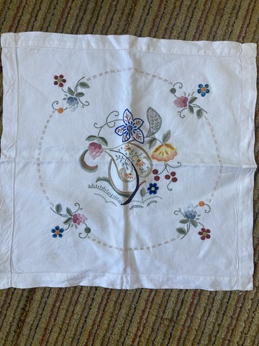 2 Vintage Hand Embroidered White Linen Floral Cushion Covers - Picture 3 of 5