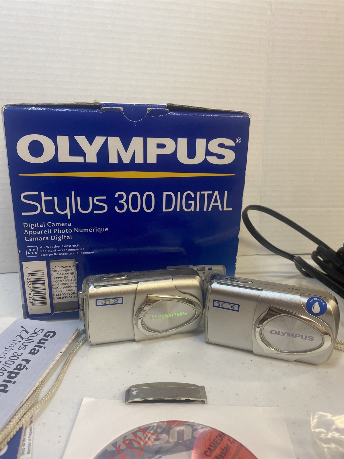 Olympus Stylus 300 Digital Camera 3.2 MP 3x Zoom For Parts 2 Camera Lot