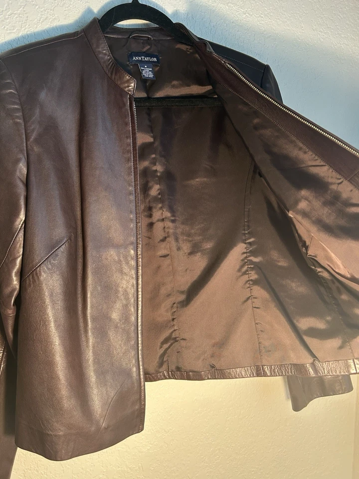 Jaqueta de Couro Genuíno Ann Taylor Feminina Marrom Chocolate Escuro Tamanho Médio - Imagem 4 de 4