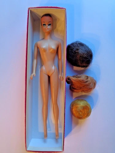 1963 Mattel FASHION QUEEN BARBIE w/3 Wigs/no box & no clothes