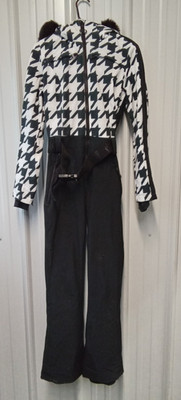 GSOU Women's Ski Suit Houndstooth Black/White Size Small NWD SEE PICTURES
