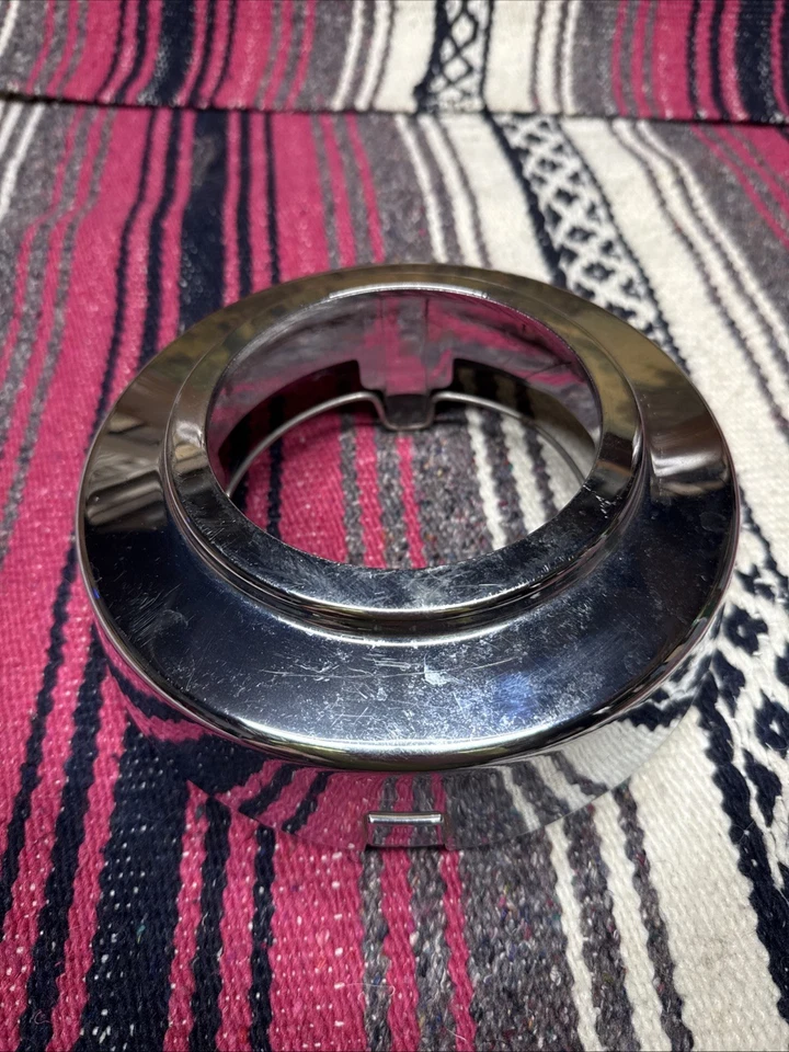 Tampa central dianteira aberta cromada fabricante de equipamento original Ford F250 F350 1995-2004 F5TA-1A096-TA/SA - Imagem 3 de 4