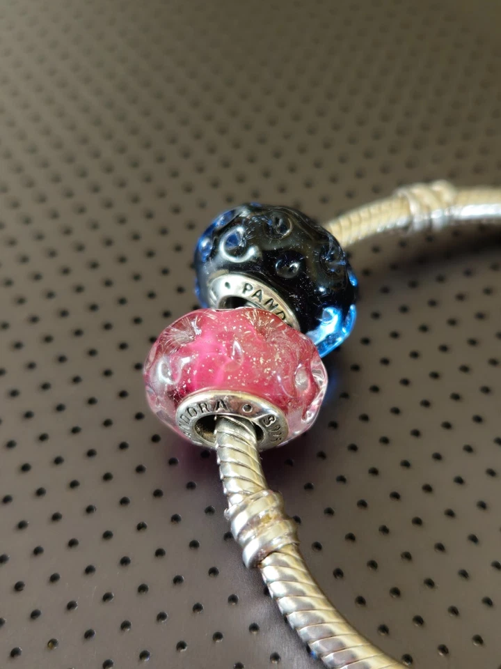 Juego de 2 nuevos dijes Pandora ondulados de lujo rosa, ondulado azul oscuro océano cristal de Murano Foto 2 de 4