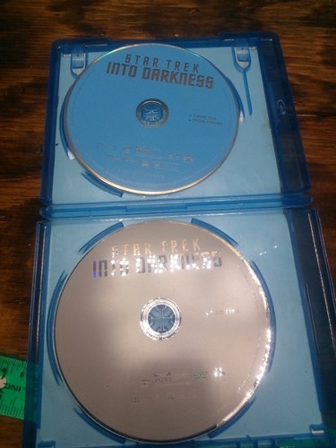 STAR TREK Into Darkness Blu-Ray DVD - Picture 2 of 7