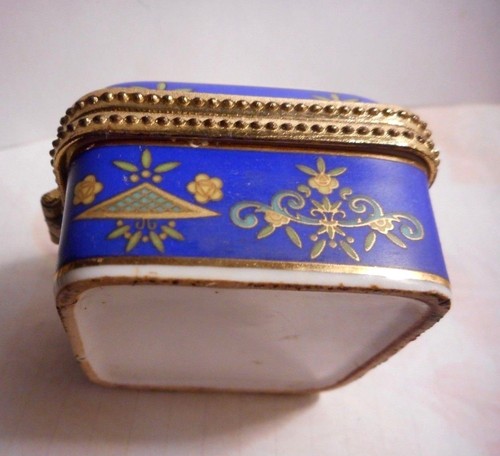 Vintage collectable porcelain cobalt blue trinket box hinged with gold trim - Picture 7 of 7