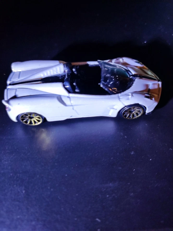 Hot Wheels 1:64 2020 Roadsters Mazda MX-5 Miata Car - Image 3 of 4