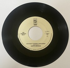Garth Brooks " God Rest Ye Merry Gentlemen / White Christmas '" Vinyl 45 Record