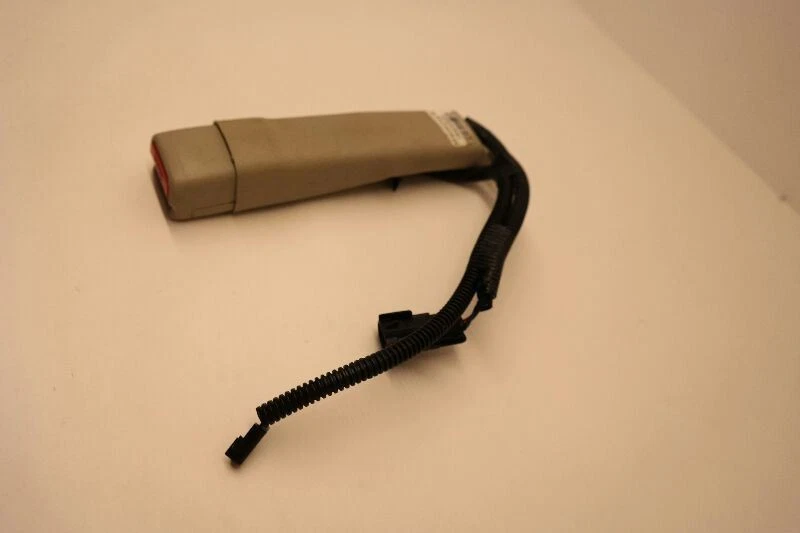 06-11 CADILLAC DTS Right Front Bucket Passenger Seat Belt Buckle   Foto 3 de 4