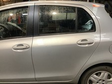 Porte arrière et accessoires Toyota YARIS II