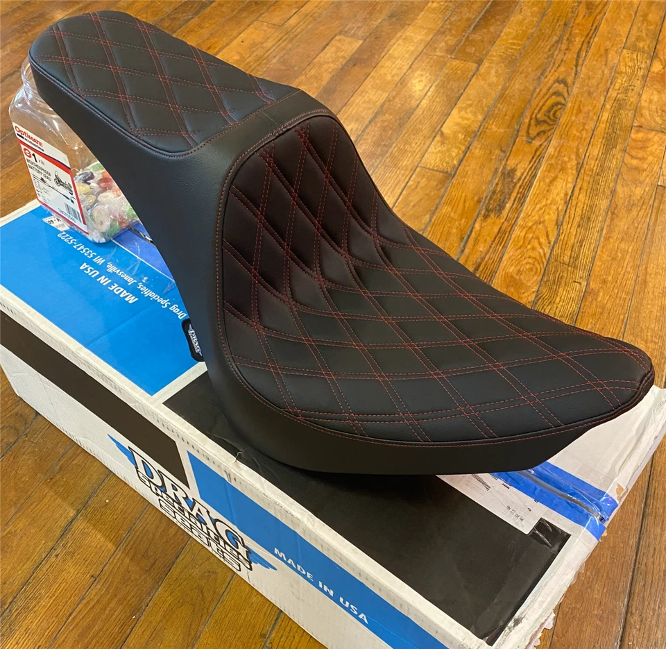 Harley Davidson Softail Drag Specialties Predator Red Diamond Seat 2000-2017 Foto 3 de 4