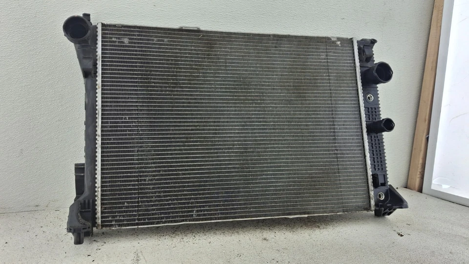 08-18 Mercedes C300 CLS550 E350 Engine Radiator Cooling A/C Air Condenser OEM - Image 4 of 4
