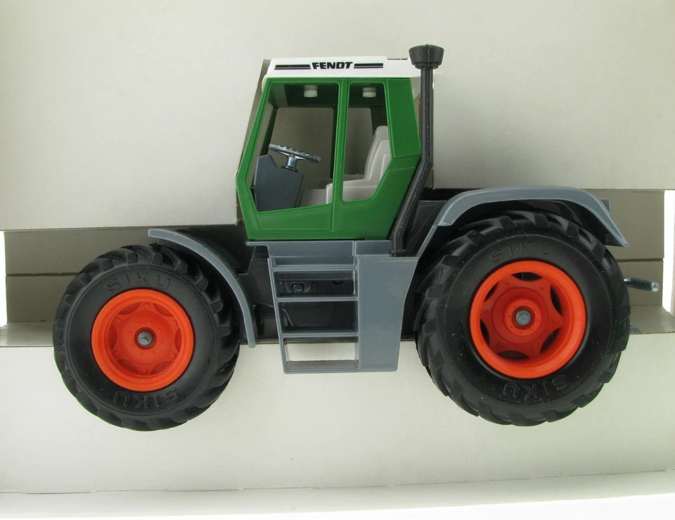 SIKU 2957 FENDT Xylon 524 verde modello pubblicitario in confezione originale 1:32 trattore modello trattore - Immagine 2 di 4