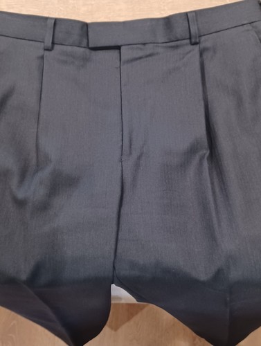 Racing Green 100% wool suit. Dark charcoal. Chest 40". Waist 36" Leg 31 1/ 2" - Picture 8 of 10