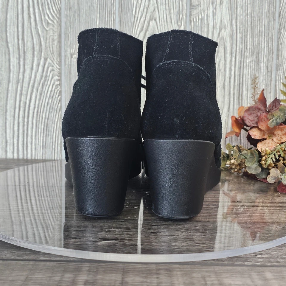 Botines de cuña Crocs Leigh de gamuza negros para mujer talla 9,5 cómodos al tobillo Foto 4 de 4