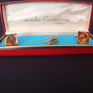 Authentic 22ct Gold Plated Diamond Cut Cufflinks & Tie Pin Set Vintage London Executive