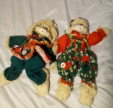 House Of Lloyd Christmas Around The World Hip & Hop Bunny Shelf Sitters