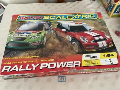 MICRO SCALEXTRIC RALLY POWER 1:64 FORD FOCUS R/S + MINI URC. KOMPLETT & VERPACKT