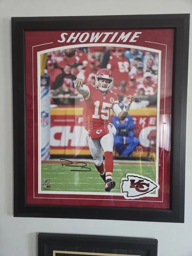 PATRICK MAHOMES 16X20 CUSTOM FRAMED AUTOGRAPHED PHOTO FANATICS