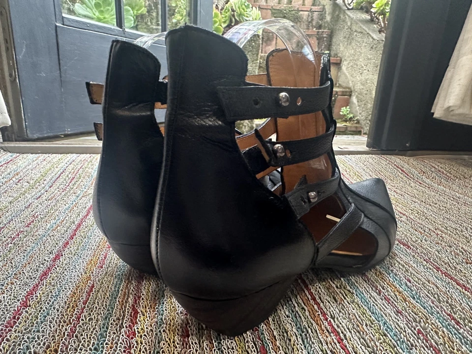 Fluevog EXCELENTE Truth Bekkie botín de cuero negro con tiras con recortes-9/9.5 Foto 3 de 4