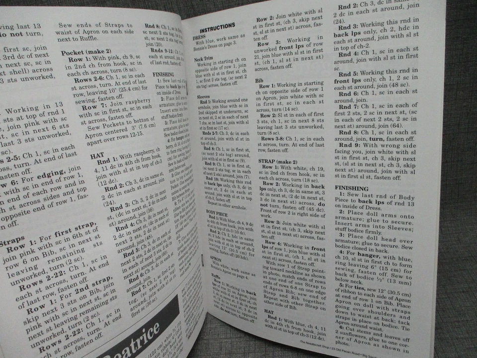 Crochet Bag Ladies By Virginia Zartman The Needlecraft Shop 1998 Booklet - Image 4 of 4