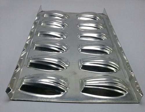 Madeleine Baking Sheet 12 Scalloped 3"x2" Molds 15.5"x7.5" Silver - Picture 4 of 6