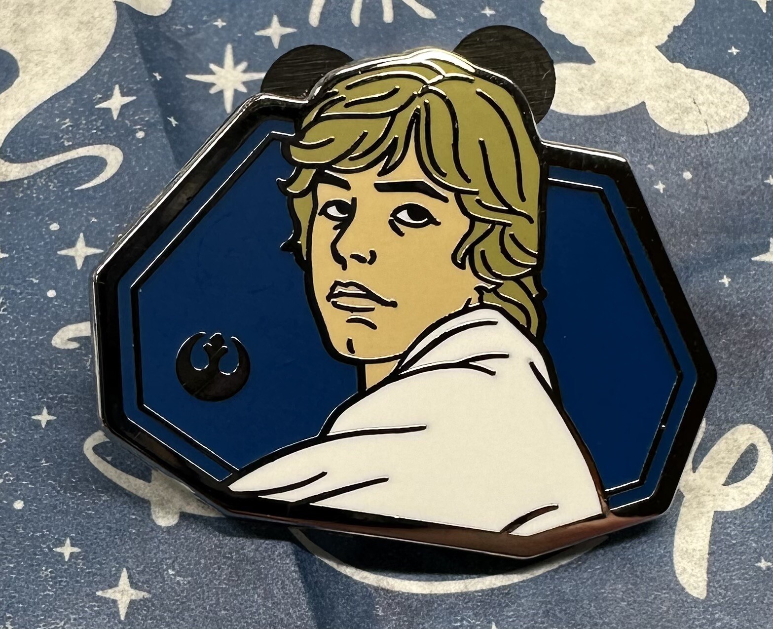 Cast Hidden Disney 2022 Series 2 Star Wars Pin: Luke Skywalker