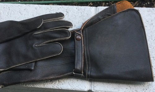 WW2 AUSTRALIAN RAAF LEATHER GAUNTLETS - Picture 2 of 7