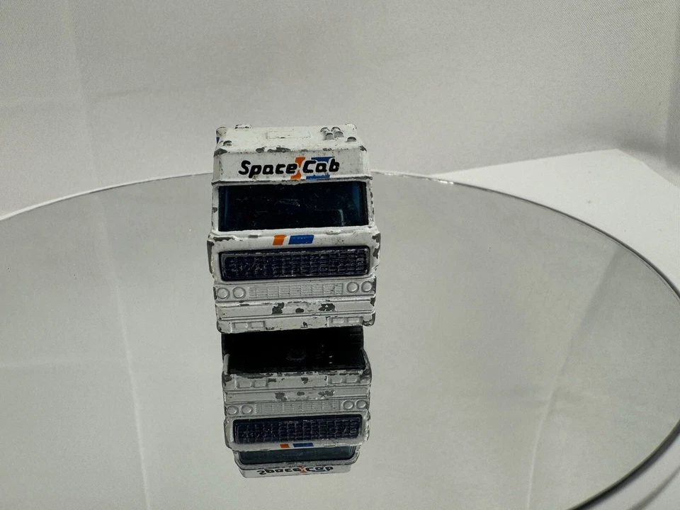 Matchbox Convoy CY25 DAF 3300 Space Cab Box Truck Blue Orange. 1/86 Macau Rare! - Image 2 of 4