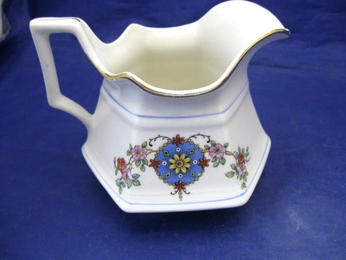 ANTIQUE CREAMER WITH WONDERFUL SHAPE & FLORAL DESIGN - S.P CO. S—V. FBRING O. C - Picture 2 of 7