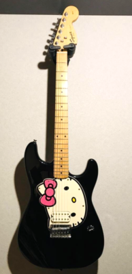 値下げ‼️超レア‼️ブラックのSquier ストラトキャスター ハローキティデザイン Squier by Fender Limited Edition 2006 Hello Kitty Black