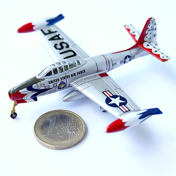 InAir E-Z Build Model Kit - F-16 Fighting Falcon Thunderbirds InAir E-Z Build Model Kit - F-16 Fighting Falcon Thunderbirds