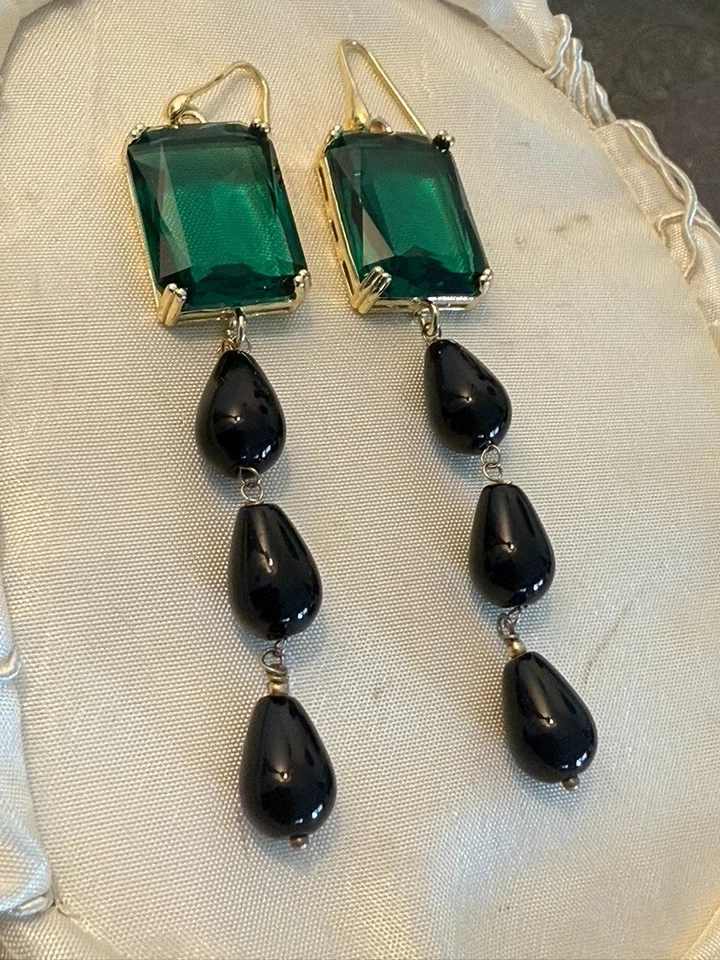 Orecchini pendenti in argento 925 placcato oro con cristallo verde e onice - Immagine 4 di 4