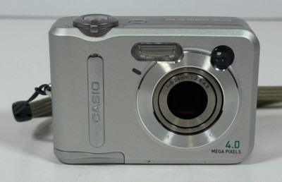 Casio 4.0 MP Digital Camera QV-R40 FOR PARTS / NOT WORKING / DOES TURN ON - READ