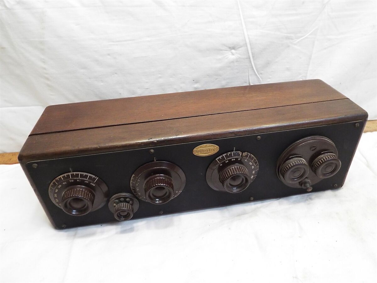 Antique Atwater Kent Model 20 Tube Compact Radio Receiver Antique Atwater Kent Model 20 Tube Compact Radio Receiver