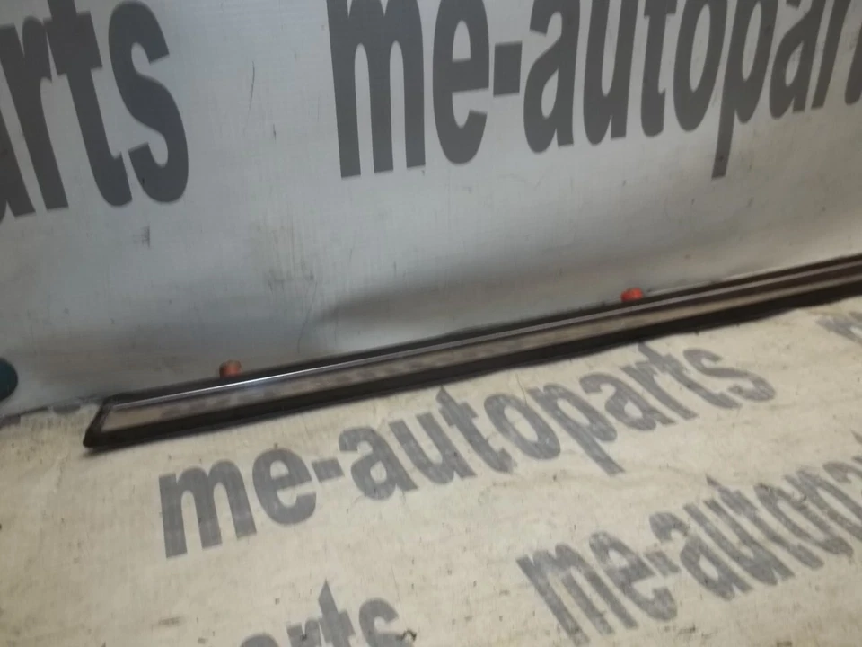 77-85 Mercedes-Benz W123 300D pasajero derecho guardabarros delantero moldura moldura moldura Foto 3 de 4