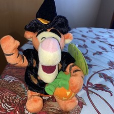 Disney Store Halloween Tigger Light Up Witch Bean Bag Plush NWT 8  