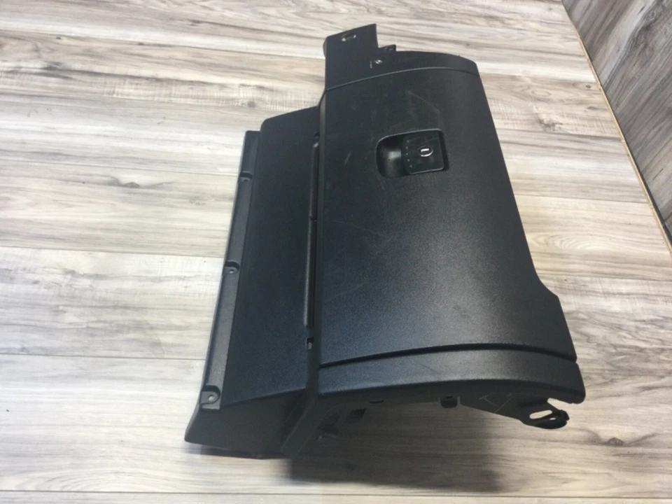 2003-2010 VOLKSWAGEN BEETLE  CONVERTIBLE GLOVE BOX STORAGE COMPARTMENT BLACK AUX - Image 2 of 4