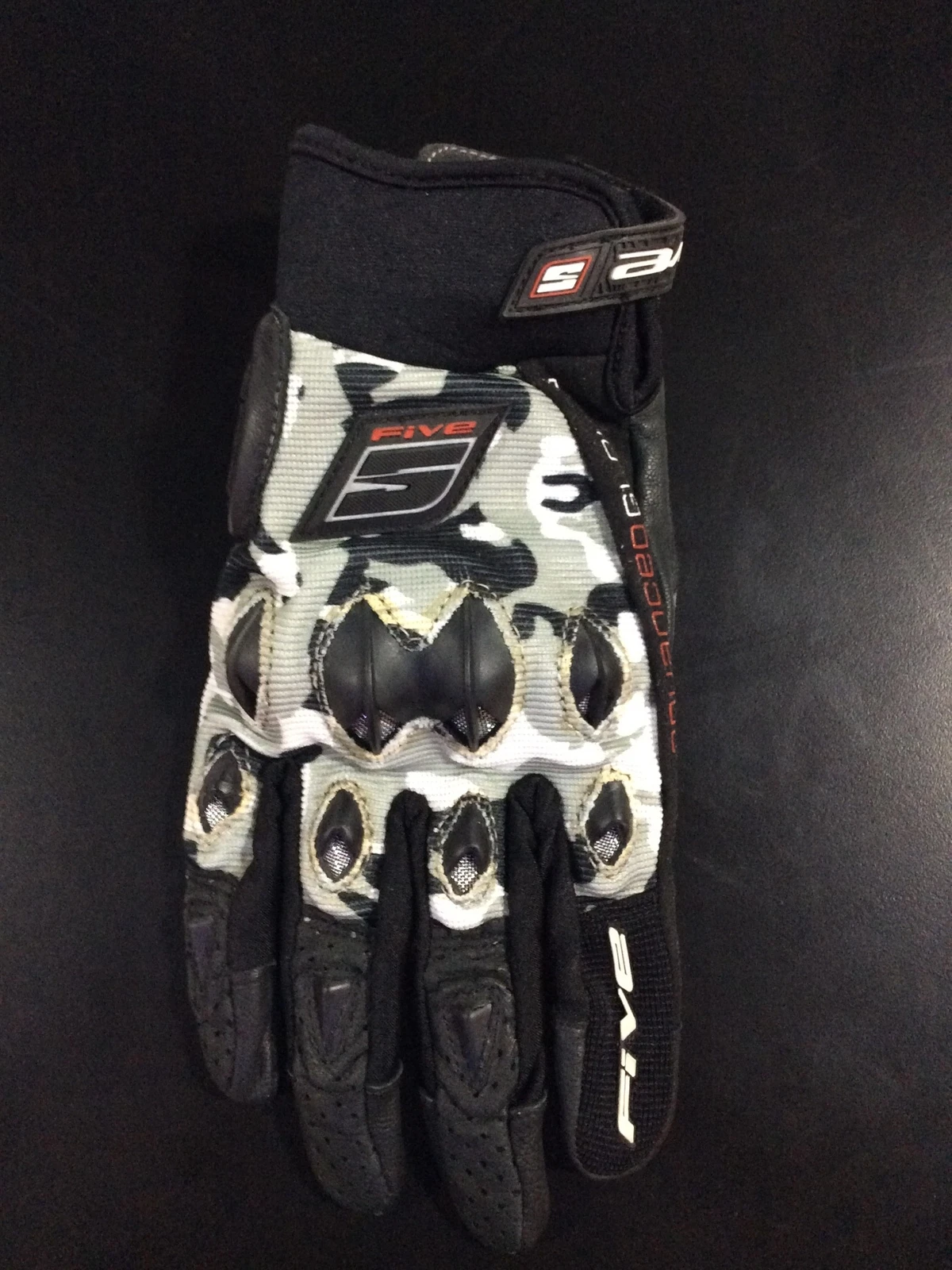FIVE ADVANCED GLOVES STUNT GLOVE SNOW CAMO SM / 555-02181 / MSRP 74.99