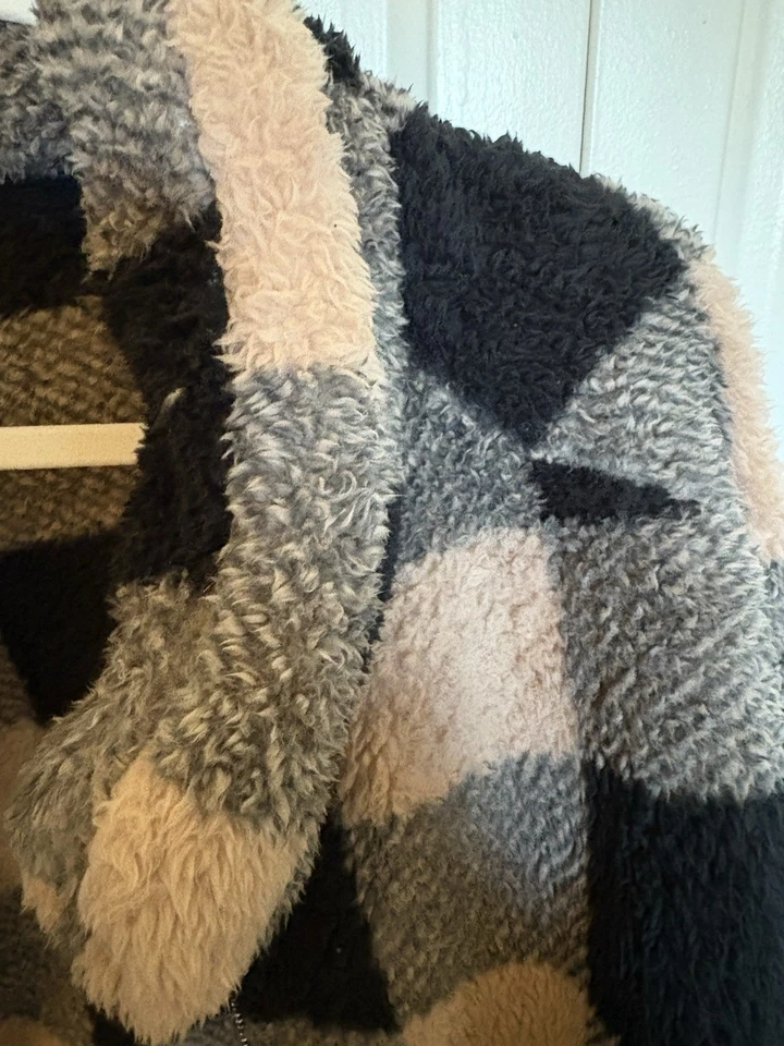 Chaqueta de mujer Sherpa a cuadros polar con cremallera | Abrigo de peluche a cuadros neutros | Suave Foto 2 de 4
