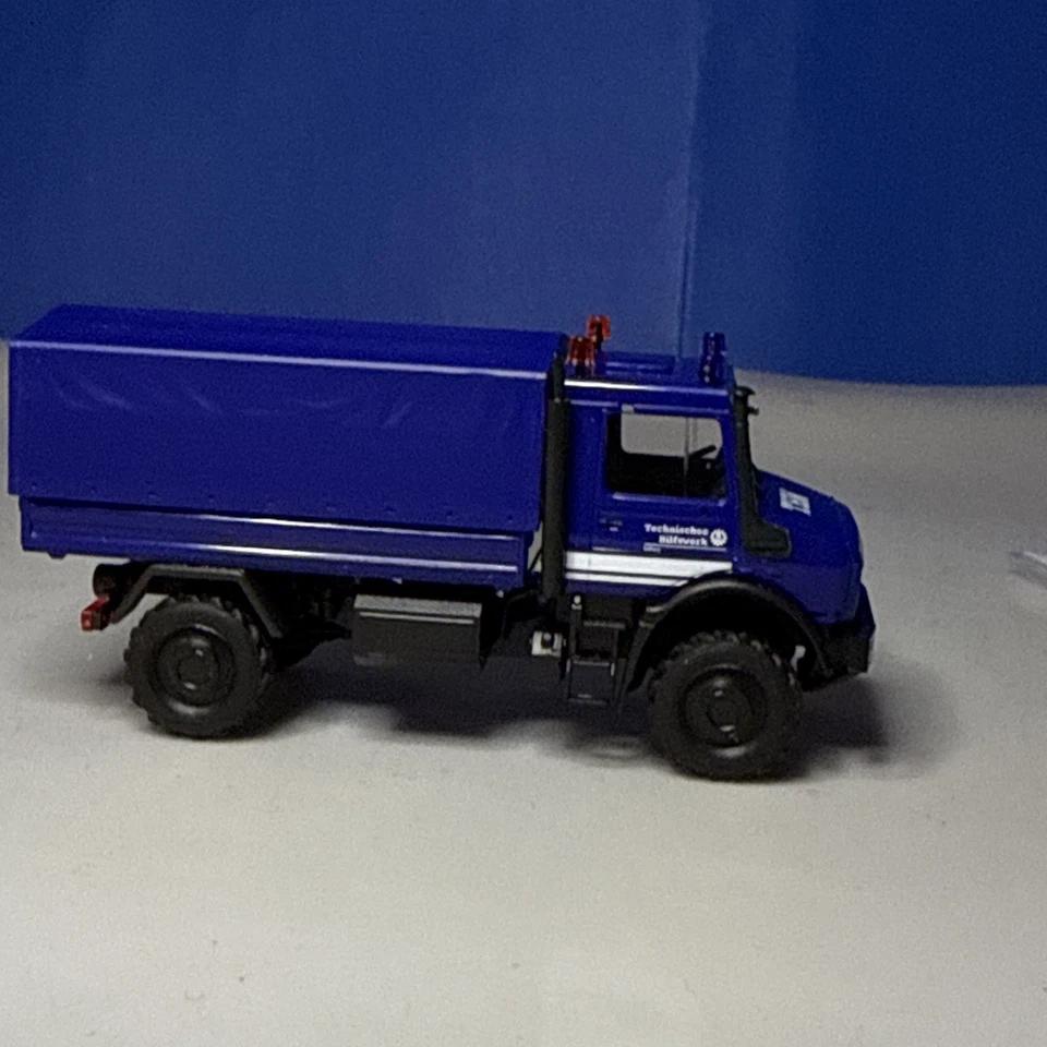 Busch HO Scale 1:87 Mercedes Unimog THW - Image 4 of 4