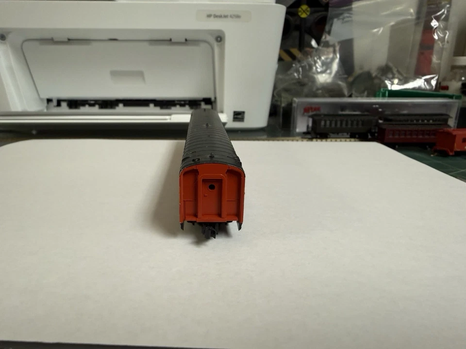 N Scale Kato  SP 2485 Chair Car From The Daylight Set - Image 3 of 4