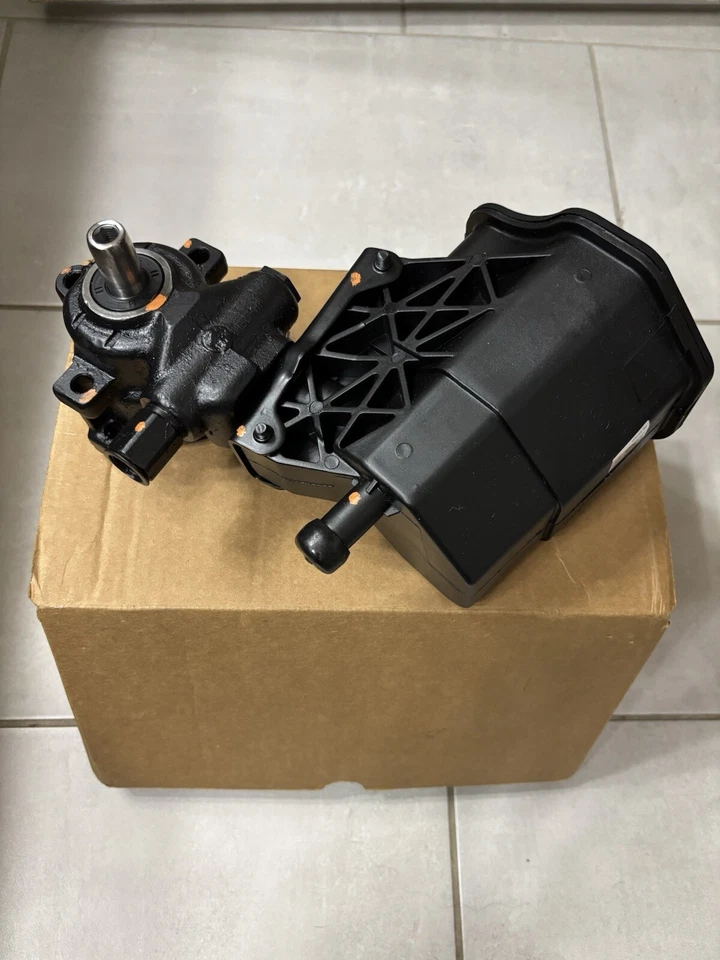 Bomba de dirección asistida Dodge Ram Foto 2 de 3