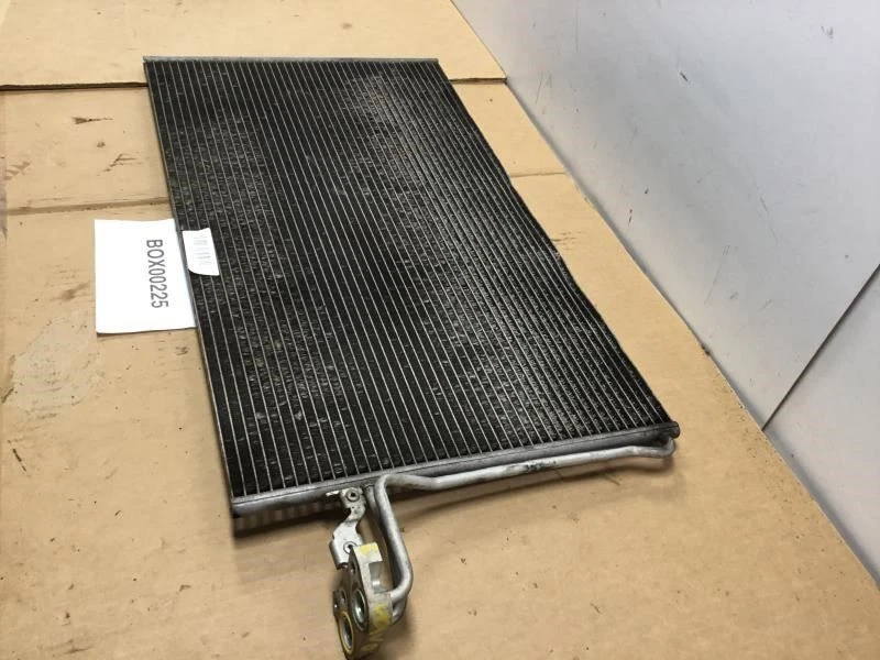 Volvo S40 2006 condensador de aire acondicionado de 2,4 L compatible con Volvo serie 70 06-13 OEM+ Foto 2 de 4